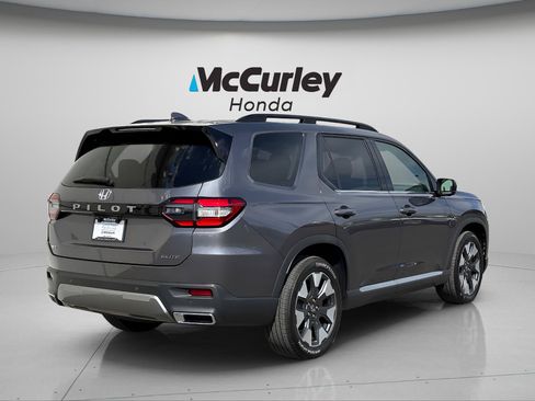 Certified 2026 Honda Pilot Elite image 3