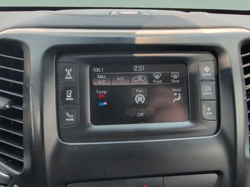 Used 2017 Jeep Cherokee Latitude w/ Comfort & Sound Group FWD image 21