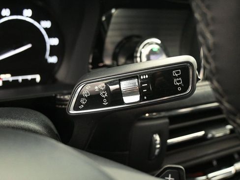 Used 2022 Lincoln Corsair Standard w/ Equipment Group 101A image 17