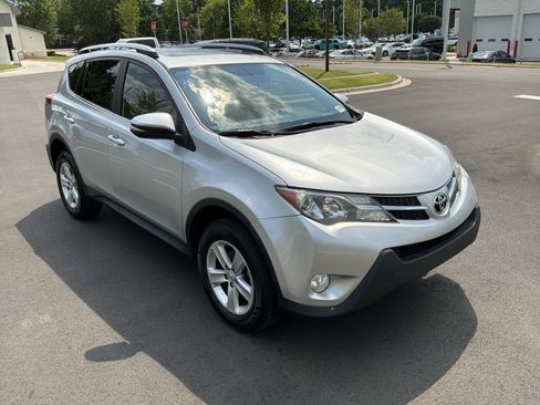 Used 2013 Toyota RAV4 XLE FWD image 2
