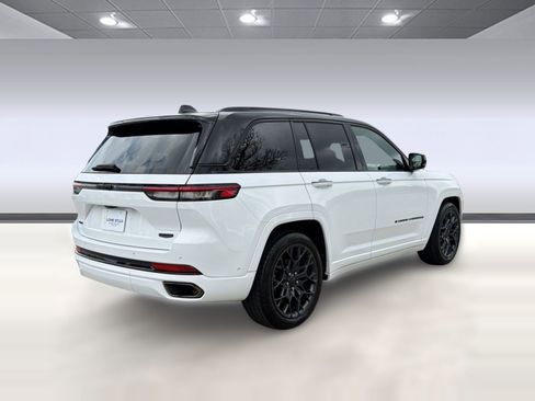 Used 2025 Jeep Grand Cherokee Summit AWD/4WD image 9