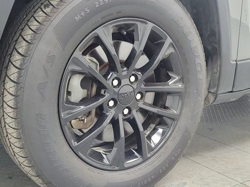 Used 2023 Jeep Cherokee Altitude Lux image 31