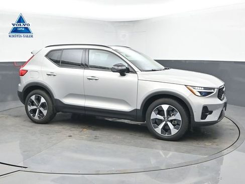 Used 2023 Volvo XC40 B5 Plus w/ Driver Assist Package image 1