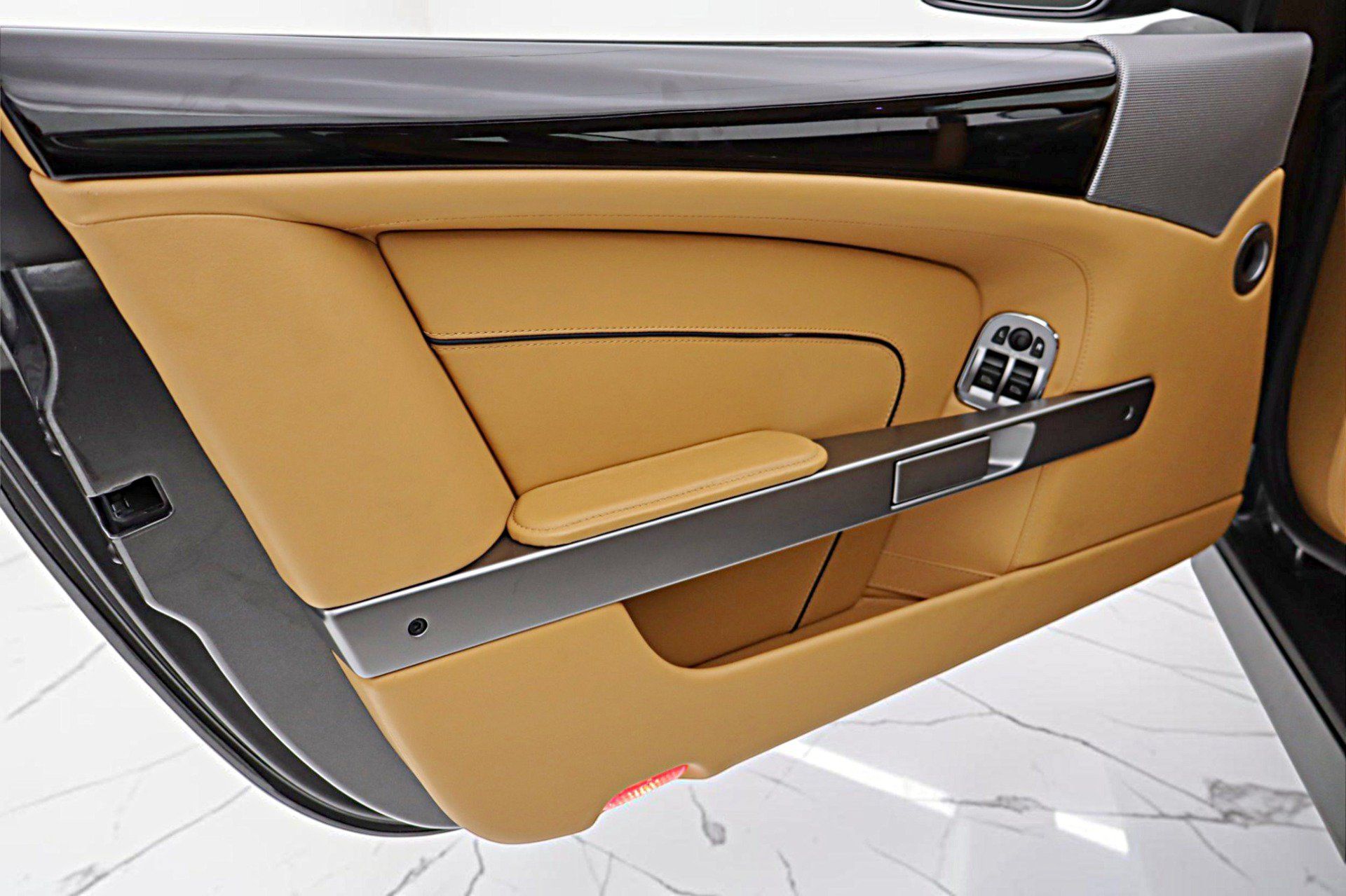 Used 2012 Aston Martin Virage Coupe RWD image 37