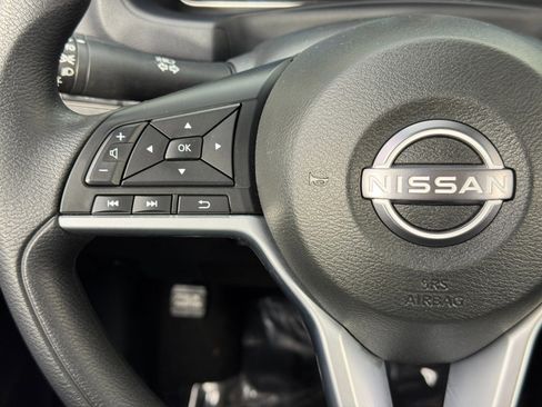 Used 2025 Nissan Leaf S image 19