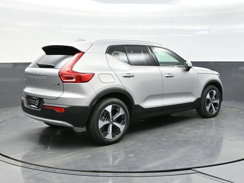 Used 2025 Volvo XC40 B5 Plus AWD/4WD image 7