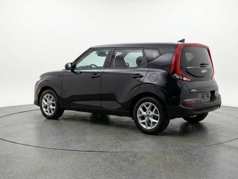 Used 2025 Kia Soul LX w/ LX Technology Package FWD image 6