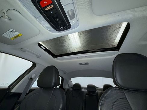 Used 2023 Hyundai Elantra Limited image 6