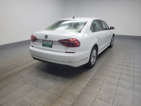 Used 2018 Volkswagen Passat 2.0T SE FWD image 9