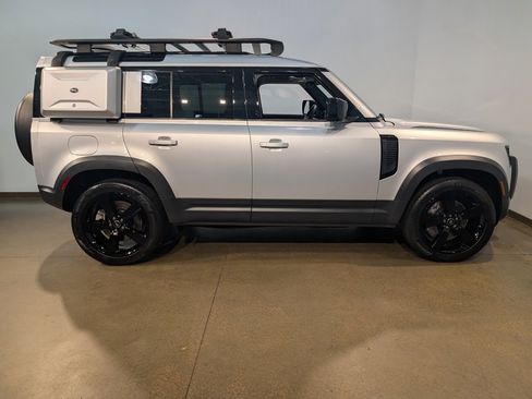 Used 2023 Land Rover Defender 110 SE image 6