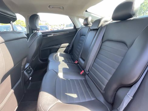 Used 2015 Ford Fusion SE w/ Equipment Group 202A AWD/4WD image 12