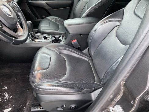 Certified 2019 Jeep Cherokee Limited w/ Trailer Tow Group image 17