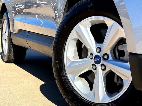 Certified 2021 Ford Edge SE image 6