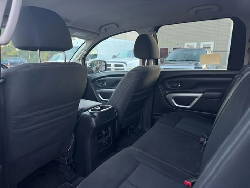 Used 2018 Nissan Titan SV w/ SV Convenience Package image 19