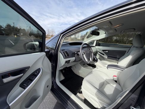 Used 2011 Toyota Prius Three image 11