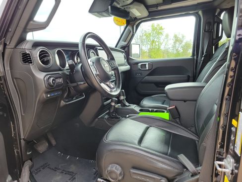 Used 2022 Jeep Wrangler Unlimited Sahara w/ Cold Weather Group AWD/4WD image 7