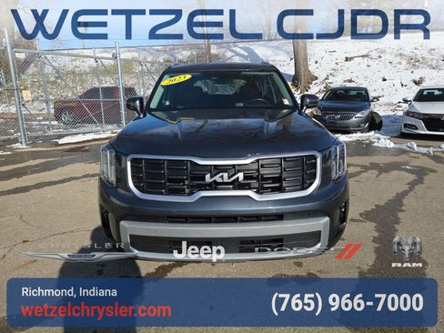 Used 2023 Kia Telluride S w/ S Sunroof Package image 2