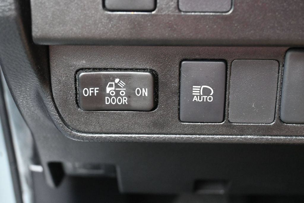 Used 2023 Toyota Tacoma SR5 AWD/4WD image 15