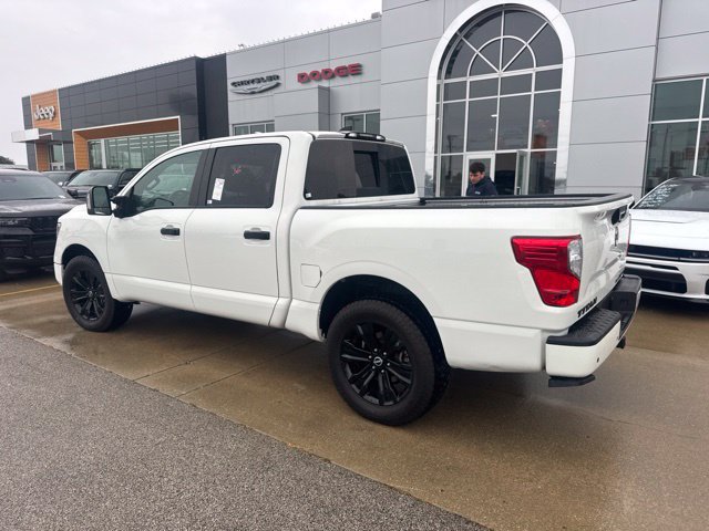 Used 2023 Nissan Titan SV w/ SV Convenience Package AWD/4WD image 4