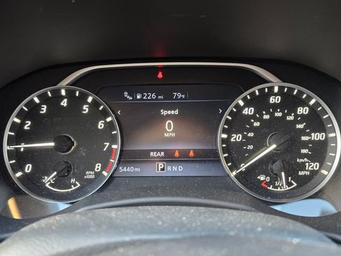 Used 2025 Nissan Frontier SV RWD image 2