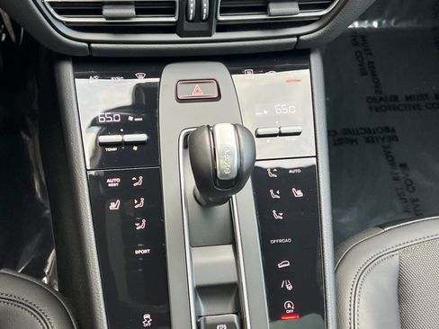 Certified 2025 Porsche Macan image 24