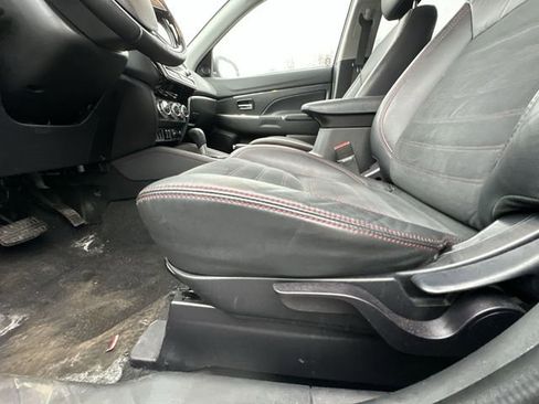 Used 2024 Mitsubishi Outlander Sport SE image 16