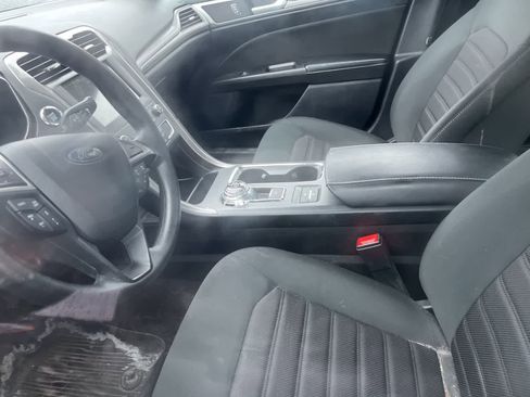 Used 2020 Ford Fusion SE image 25