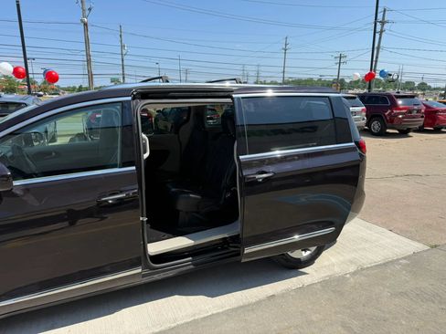 Used 2017 Chrysler Pacifica Touring-L Plus FWD image 20