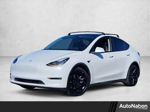 Used 2021 Tesla Model Y Long Range image 1