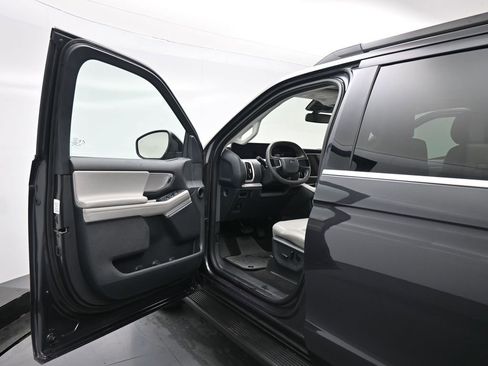 Certified 2025 Ford Expedition Max Active image 9