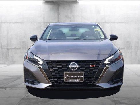 Used 2023 Nissan Altima 2.5 SR w/ SR Premium Package FWD image 3