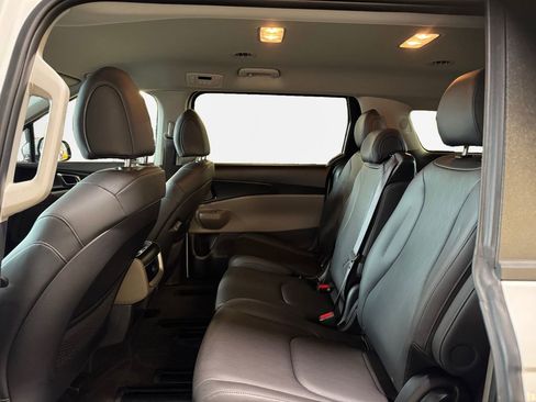 Certified 2026 Kia Carnival FWD image 24
