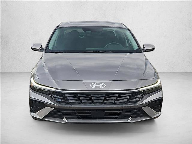 Used 2025 Hyundai Elantra SEL FWD image 2