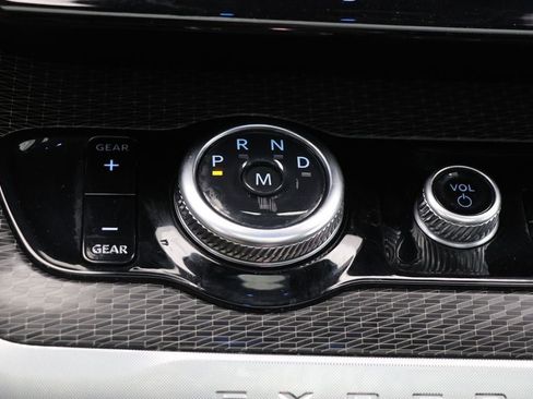 Used 2025 Ford Expedition Platinum w/ Stealth Appearance Package AWD/4WD image 23