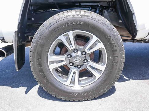 Used 2019 Toyota Tacoma TRD Sport AWD/4WD image 10