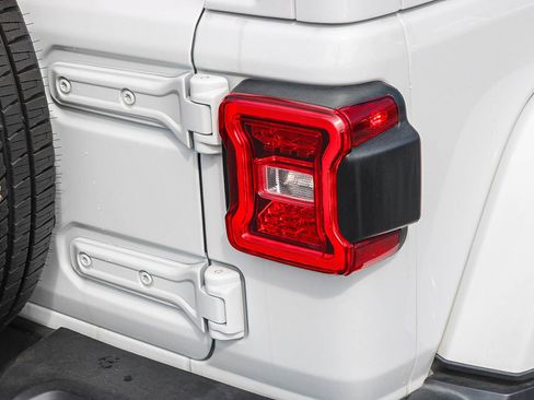 Used 2022 Jeep Wrangler Unlimited Sahara image 10