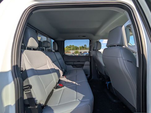 New 2025 Ford F550 4x4 Crew Cab image 10