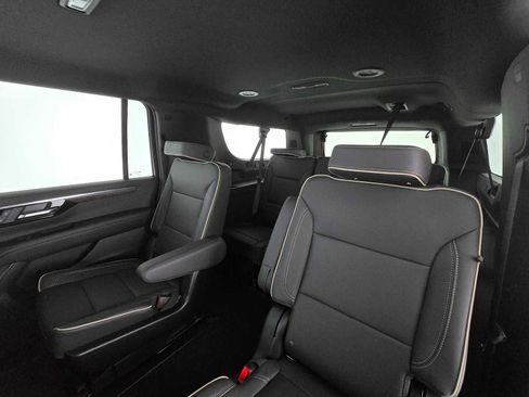 New 2025 Chevrolet Suburban Premier image 17