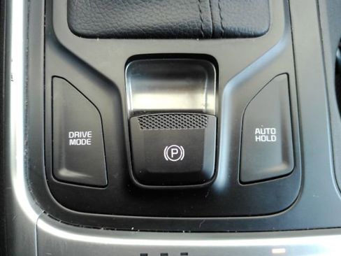 Used 2025 Kia Carnival FWD image 51