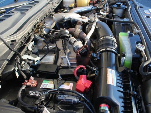 Used 2021 Ford F550 4x4 Regular Cab Super Duty image 31