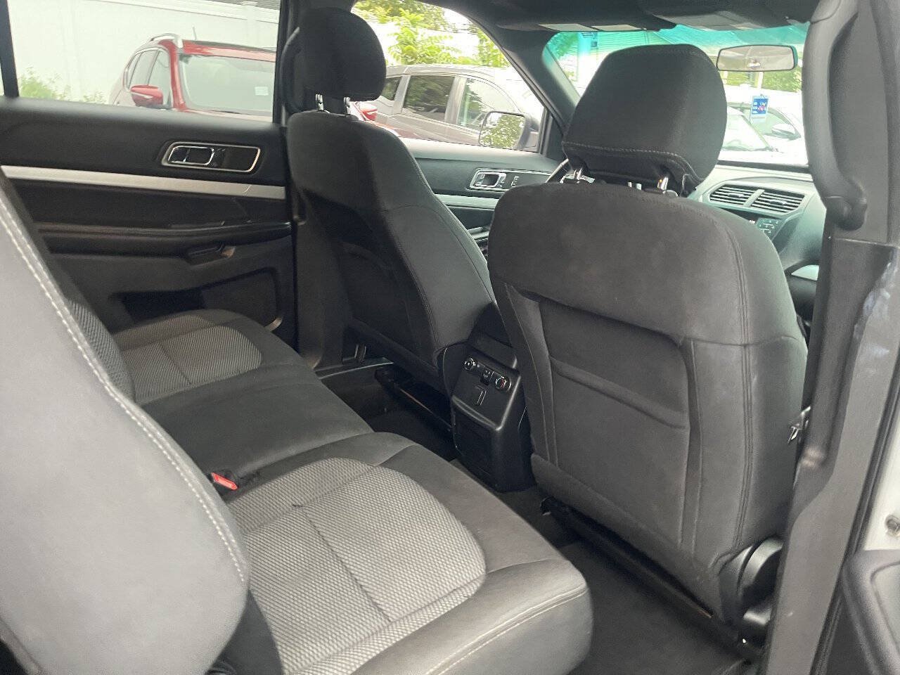Used 2016 Ford Explorer XLT AWD/4WD image 22