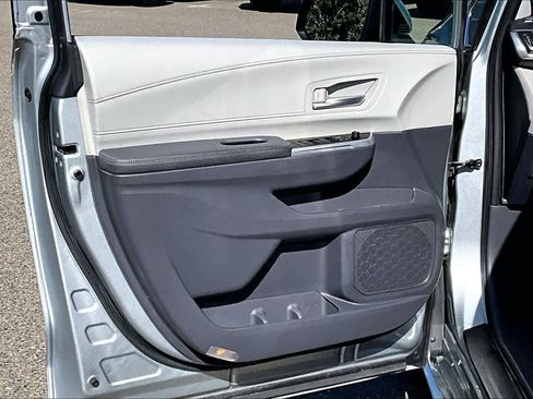 Used 2021 Toyota Sienna XLE FWD image 21