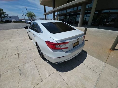 Used 2021 Honda Accord Touring image 6