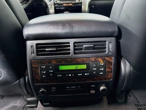 Used 2013 Toyota Land Cruiser AWD/4WD image 33