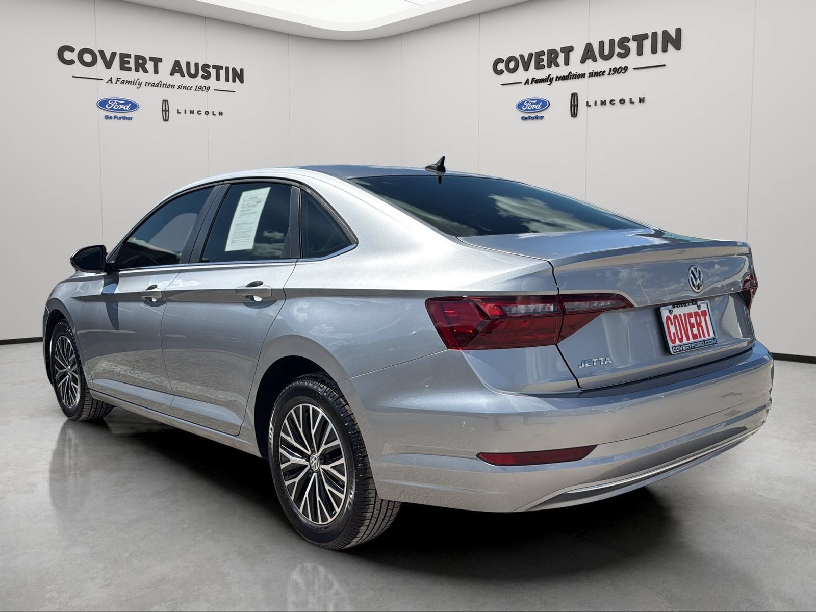 Used 2021 Volkswagen Jetta SE FWD image 3