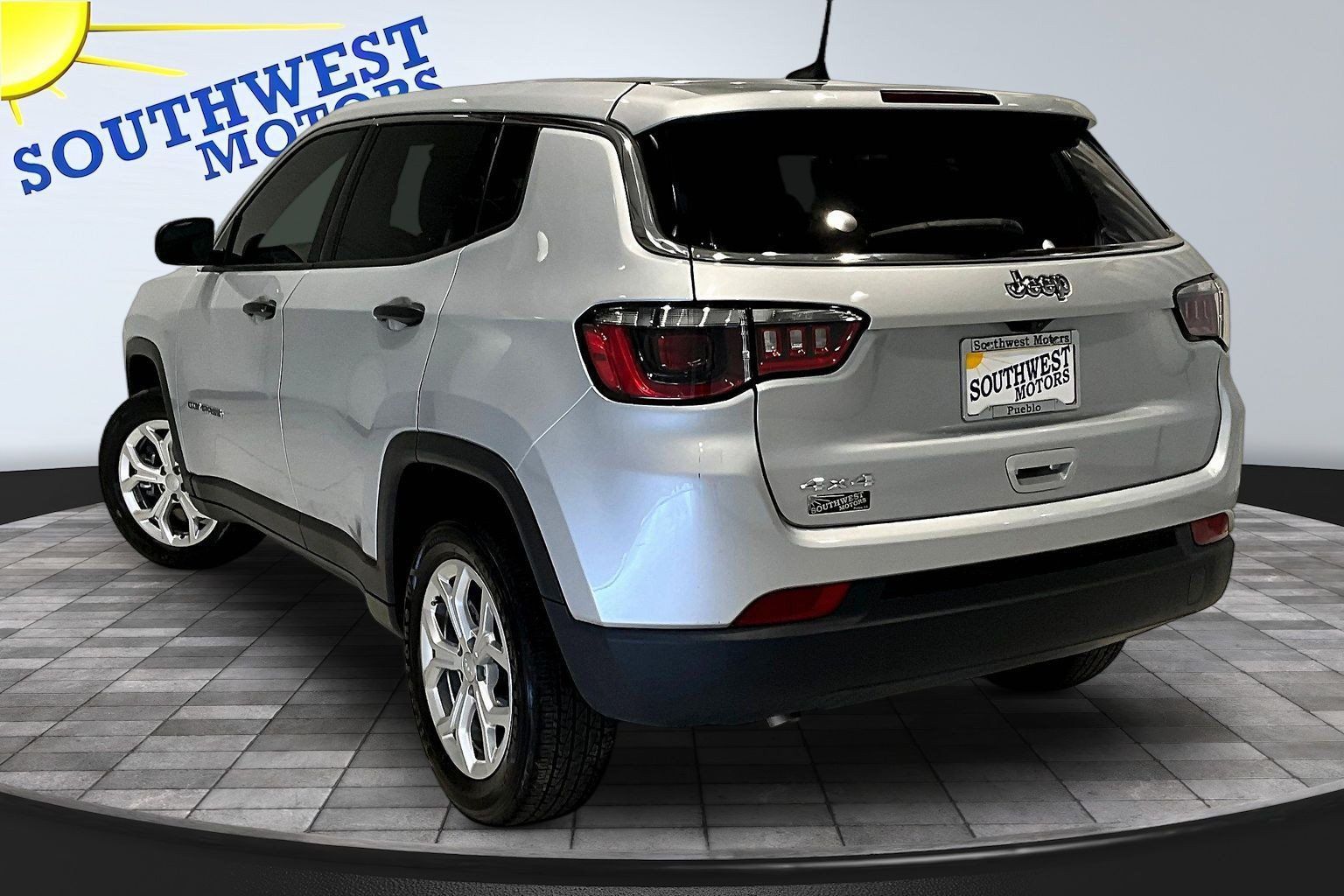 Used 2024 Jeep Compass Sport AWD/4WD image 5