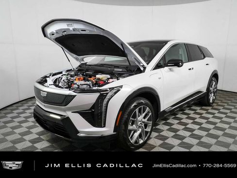 Certified 2025 Cadillac Optiq Luxury 1 AWD/4WD image 33