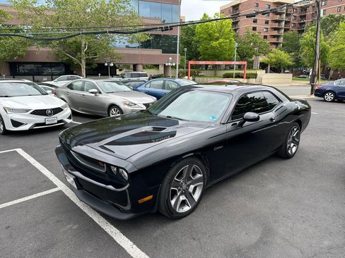 Used 2012 Dodge Challenger R/T RWD image 4