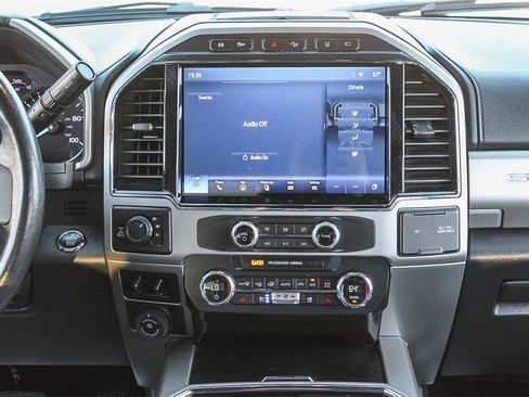 Used 2022 Ford F350 Lariat w/ Black Appearance Package image 17