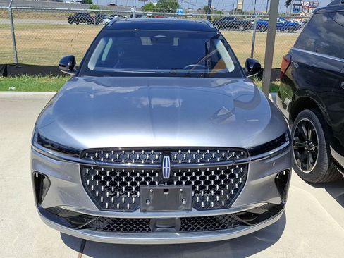 Used 2024 Lincoln Nautilus Reserve AWD/4WD image 4